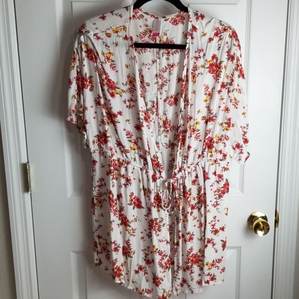 White top with red and yellow flowers